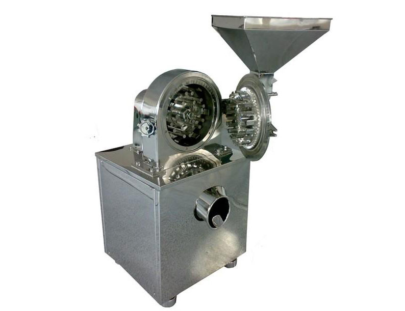 大型粉碎机结构简单，运行平稳，粉碎效果