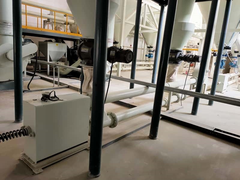 山东淄博某厂家白炭黑1250目粉碎、管链输送生产